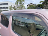 見落としがちな屋根もチェック。色ムラ・小キズ・へこみの有無や装備(ルーフレール等)も確認可能。