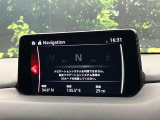 【8インチマツダコネクト】車内の雰囲気にマッチした一体型タイプのディスプレイ。各種車輌設定やBluetooth再生等、様々な機能が楽しめます。専用SDカードのご購入で、ナビ機能も使用出来ます。