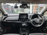 【運転席・インパネまわり】ハンドル・シート・フロアーなど隅々までプロによるクリーニング済み☆彡キレイな車内でドライブが一層快適にお楽しみいただけます!!