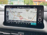 高精細な地図表示で、目的地までスムーズに案内してくれます。初めての場所でも安心してお出かけできますね。