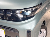 【LEDヘッドライト】悪天候や夜間走行時も良好な視界を確保し安心して運転できる高輝度LEDヘッドライトを装備!点灯速度が早く、消費電力も抑えられています。