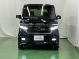 LEDヘッドライトを装備しています。LEDヘッドライトはとても明るく、雨の日や夜間走行も安全・安心です。オートライトコントロール付きで周囲の明るさに応じて自動で点灯・消灯します