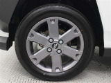 15インチアルミホイール(ガンメタリック塗装)を装着しています。タイヤサイズ165/65R15