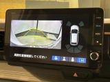 リバースギアに入れるだけで後方の表示へ切り替わります。夜間や雨の日の駐車も楽になりますよ。