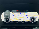 スピードメーターなどの運転に必要な計器とともに、オーディオ・電話の操作画面などを表示。レイアウトはステアリングスイッチで切り替えでき運転に集中しながら必要な情報を瞬時に得ることが可能。