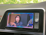 停車中にテレビや動画をお楽しみいただけます。長距離移動の待ち時間や休憩時間に、リラックスした時間をお過ごしください。快適な車内空間を演出します。