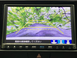 後方の状況を安全に確認できるバックモニター。狭い道や駐車時も、より安心して操作できます。運転の苦手な方にもおすすめです。