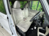 運転席シート廻りは使用感も少なく、良好な状態となっています。丁寧に使われていたことがよくわかりますね。
