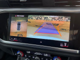 【マルチテレインモニター】車のフロントやサイドのカメラ画像を同時にモニター表示することで、悪路や狭い道を走行時でも周囲の状況確認ができ安心!本格SUVにうれしい装備です♪