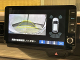 リバースギアに入れるだけで後方の表示へ切り替わります。夜間や雨の日の駐車も楽になりますよ。