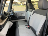 運転しやすい配置のスイッチ類。直感的に操作でき、安全運転をサポートします。快適なドライブをサポートする一台です。