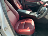 電動シート、運転者に合わせてシート位置を2個設定できます。