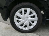 14インチスチールホイール+フルホイールキャップ軽やかな走りを感じさせる上品なデザイン。