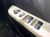 【電動格納ミラー】サイドミラーは電動格納式となっており、狭い駐車場でもキズがつくリスクを抑えられます。