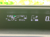 見やすいメーターパネルで、速度や燃料残量などを一目で確認できます。運転に必要な情報を的確に捉え、安全運転をサポートします。