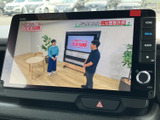 停車中にテレビや動画コンテンツを楽しめるので、待ち時間も快適に過ごせます。後部座席での移動も飽きさせません。
