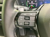 握りやすいステアリングは、操作性も抜群。運転中の疲労を軽減し、快適なドライビングをサポートします。
