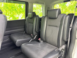 運転しやすい配置のメーター類と、握りやすいステアリングで、快適な運転をサポートします。長距離運転でも疲れにくい設計です。