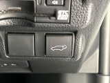 【パワーバックドア】スマートキーや運転席のボタンを押すだけでリアゲートが自動で開閉します!荷物を持っている時や、高い位置にあるバックドアを閉める際に便利な機能です♪