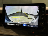 リバースギアに入れるだけで後方の表示へ切り替わります。夜間や雨の日の駐車も楽になりますよ。