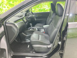 運転席からの視界は広く、運転操作もスムーズに行えます。快適なドライビングをサポートする、機能的な空間です。集中できる空間です。