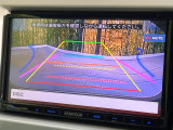 【バックカメラ】駐車時に後方がリアルタイム映像で確認できます。大型商業施設や立体駐車場での駐車時や、夜間のバック時に大活躍!運転スキルに関わらず、今や必須となった装備のひとつです!