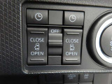 パワースライドドアを左右に装備しています。運転席のスイッチで開閉の操作が出来ます。