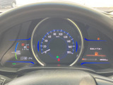 視認性の高いメーターで、運転に必要な情報を的確に把握。シンプルで洗練されたデザインも魅力です。