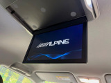 【フリップダウンモニター】大画面モニターで後席でもエンタメをお楽しみいただけます。小さなお子様にも大人気の装備です♪