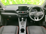 ドライバーシートに座れば、そこは快適な空間。視界の広さと操作性の高さが、運転の楽しさを引き立てます。座り心地にもこだわりました。