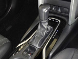 電動パーキングブレーキ・ブレーキホールドを装備してます。ホールド機能は信号待ちが多い一般道で疲労軽減になり、大好評です!
