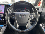 握りやすいステアリング形状で、快適な運転操作をサポートします。操作性にも優れ、スムーズなハンドリングを実現。