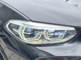 ●LEDヘッドライト:夜間走行時も良好な視界を確保し安心して運転できる高輝度LEDヘッドライトを装備!点灯速度が早く、消費電力も抑えられています。