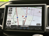運転に役立つ地図画面です。目的地設定やルート検索もスムーズに行え、初めての道でも安心です。周辺情報も確認できます。