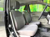 運転席まわりには十分なスペースがあり、大柄な方でもゆったり運転していただける環境です。