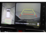 シフトレバーをリバースにすると連動して全周囲カメラ映像&バックセンサーに切り替わります。スイッチ一つでその のカメラへの切り替えも出来ます