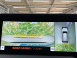 狭い場所での駐車や車庫入れをサポート。後方の状況をわかりやすく確認でき、安全な運転を支援します。
