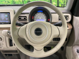 インテリアに合わせたデザインのステアリングは、運転される方のことも考え、運転しやすい形状、大きさです。是非一度、実際に触ってお確かめください。