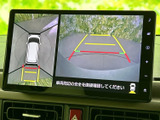 バックモニターで、狭い場所での駐車や後退をサポート。安全確認をサポートし、ドライバーに安心感を与えます。運転に自信がない方にもおすすめです。