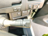 【オートライト】車外の明るさを検知して、自動的にヘッドライトを点灯してくれます♪トンネルを走行する際にも、自動的に点灯してくれて便利な装備の1つです♪
