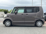 シンプルなラインが際立つ美しいシルエット。コンパクトな車体サイズながら、安定感のあるフォルムで運転しやすい一台です。日常使いに最適です。