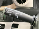 雨天時もクリアな視界を確保できるワイパーレバー。操作も簡単で、運転に集中できます。