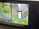後方の状況をわかりやすく表示。運転に自信がない方でも、スムーズな駐車をサポートします。