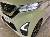 【LEDヘッドライト】悪天候や夜間走行時も良好な視界を確保し安心して運転できる高輝度LEDヘッドライトを装備!点灯速度が早く、消費電力も抑えられています。
