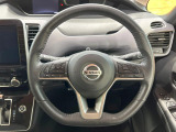 【純正革巻きステアリング】上質な革を使用することで、手にしっかり馴染みとても運転しやすいハンドルです♪