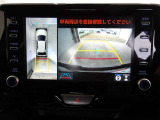 バックモニター付きで慣れない駐車場や車庫入れをサポートします。
