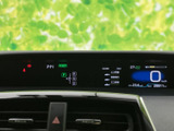 視認性の高いメーターで、運転に必要な情報を的確に把握できます。走行状況が一目でわかりますね。