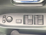 【電動格納ミラー】サイドミラーは電動格納式となっており、狭い駐車場でもキズがつくリスクを抑えられます。