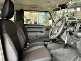 運転席シート廻りは使用感も少なく、良好な状態となっています。前オーナー様が丁寧に使っていたことがよくわかりますね。