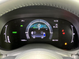 見やすいメーターパネルで、必要な情報を一目で確認できます。運転に集中できるよう、スタイリッシュなデザインにもこだわりました。